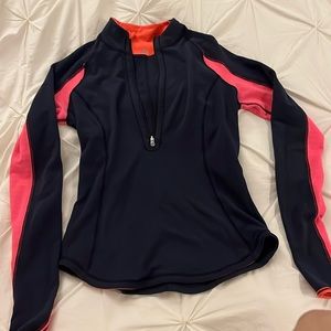 Reversible lululemon sweater. Used but in good condition. Size 6.